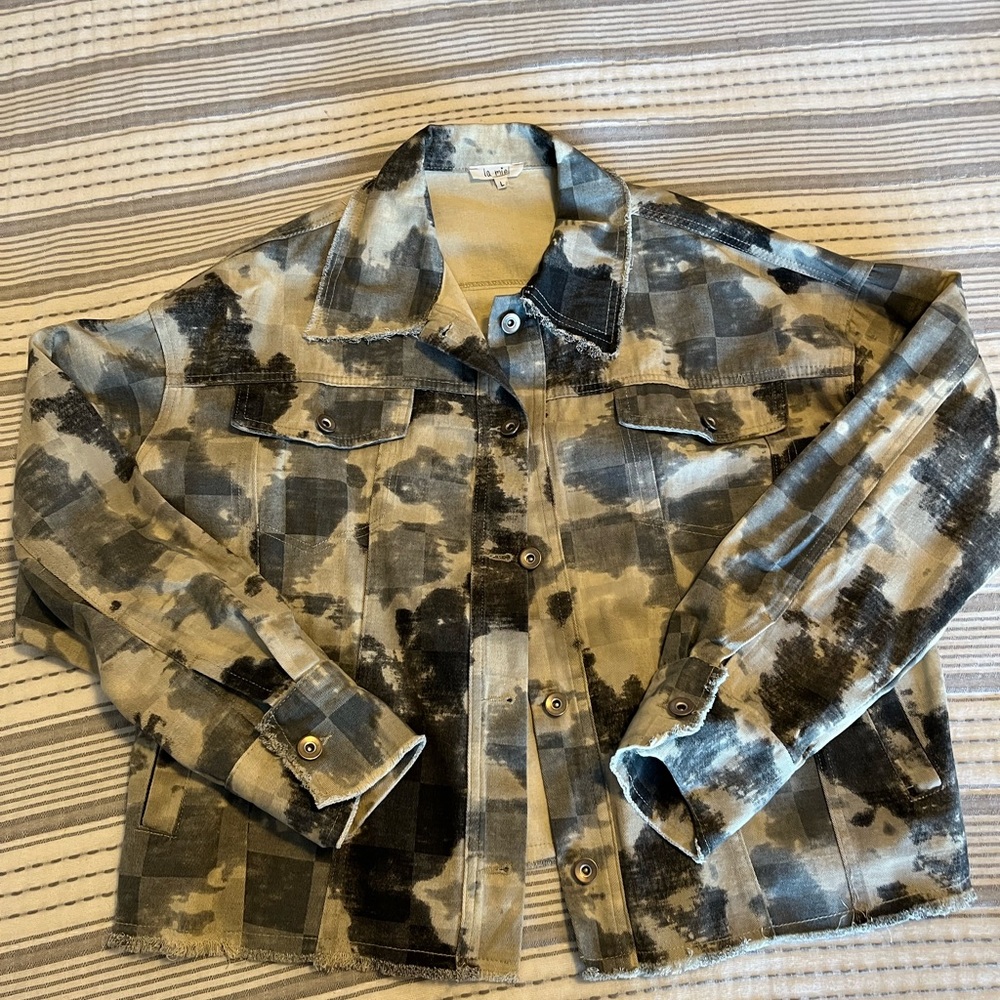 Boutique lightweight jacket - camouflage inspired. Size Large